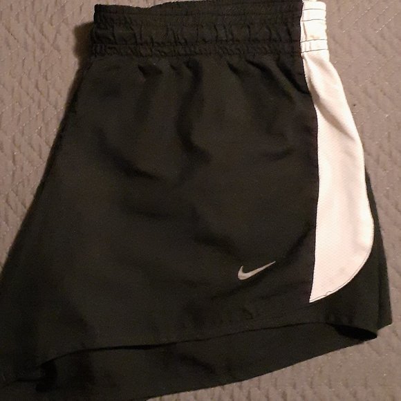 Nike Jogging Shorts - Picture 3 of 4